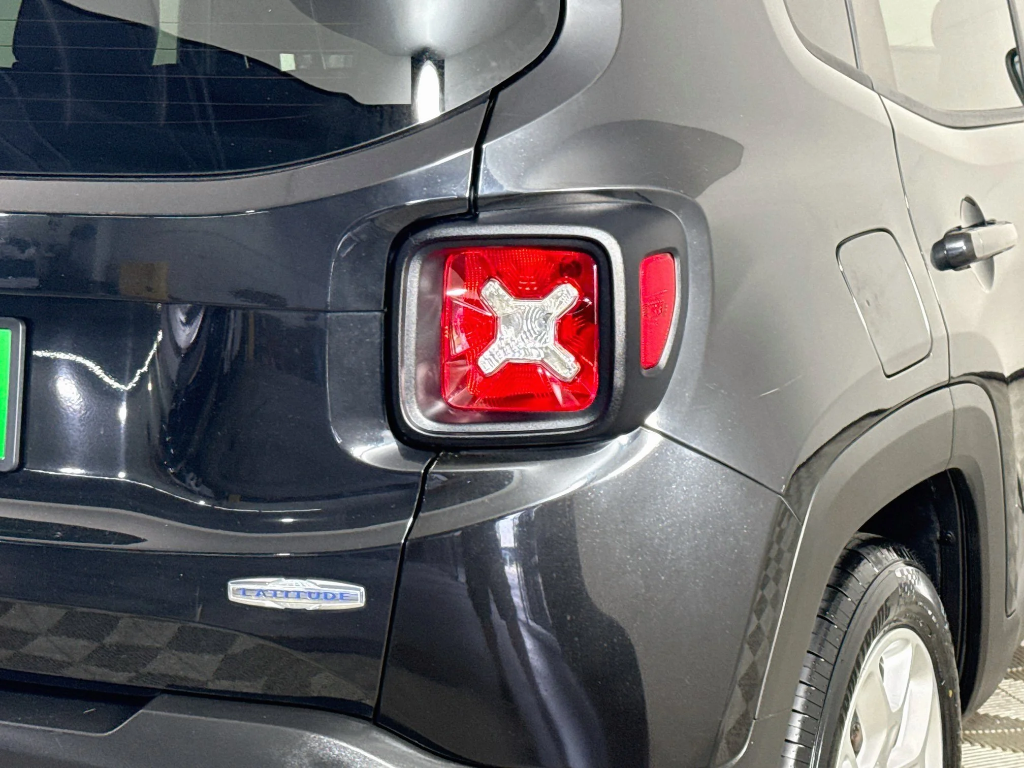 Used 2018 Black Jeep Latitude image 30
