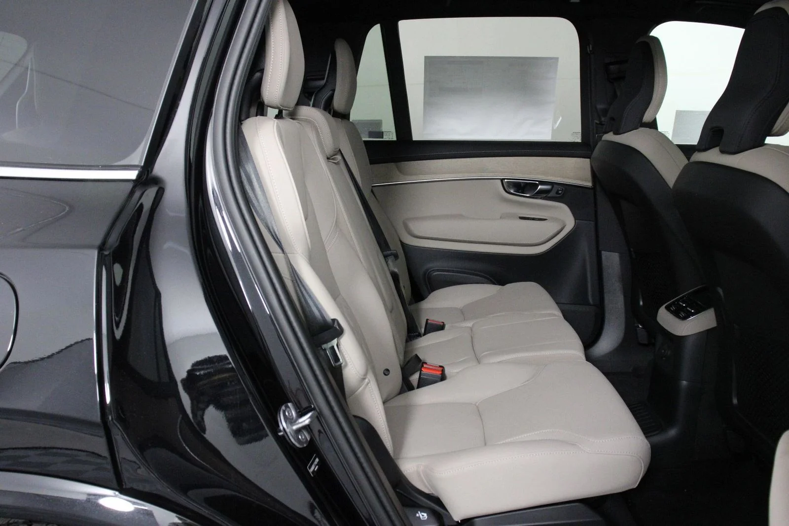 New 2026 Black Volvo T8 Plus image 11