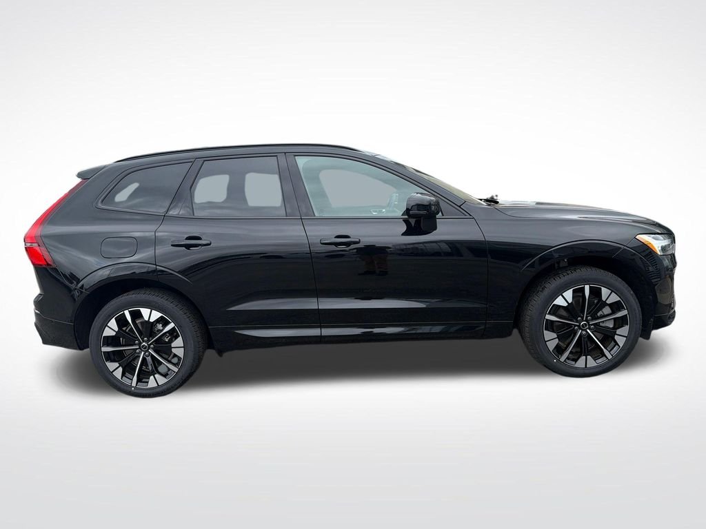 New 2026 Black Volvo T8 Plus image 4