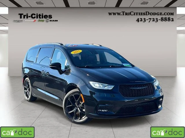 Pre-Owned 2025 Chrysler Pacifica Limited