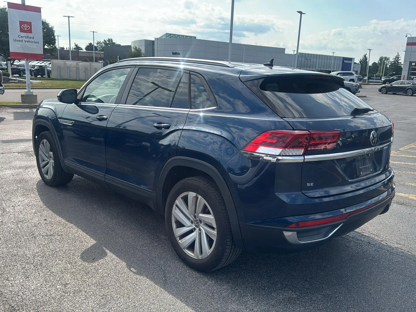 Used 2020  Volkswagen 2.0T SE w/Technology image 4