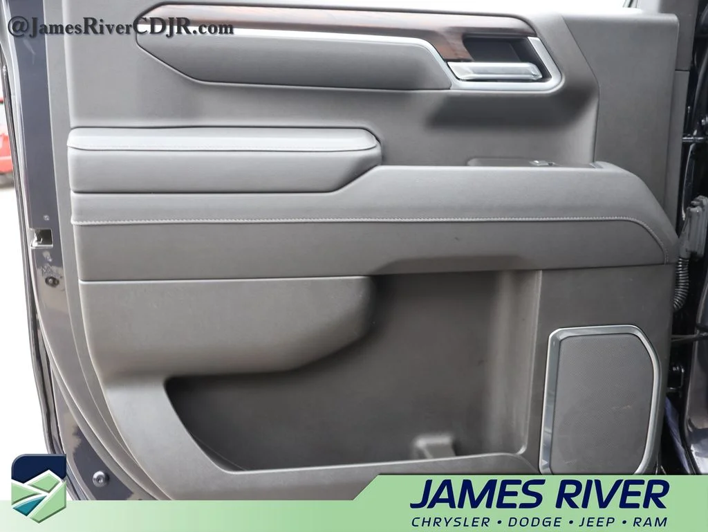Used 2025 Silver GMC SLT image 16