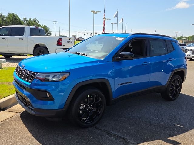 New 2026 Hydro Blue Pearl-Coat Exterior Paint Jeep Latitude image 3