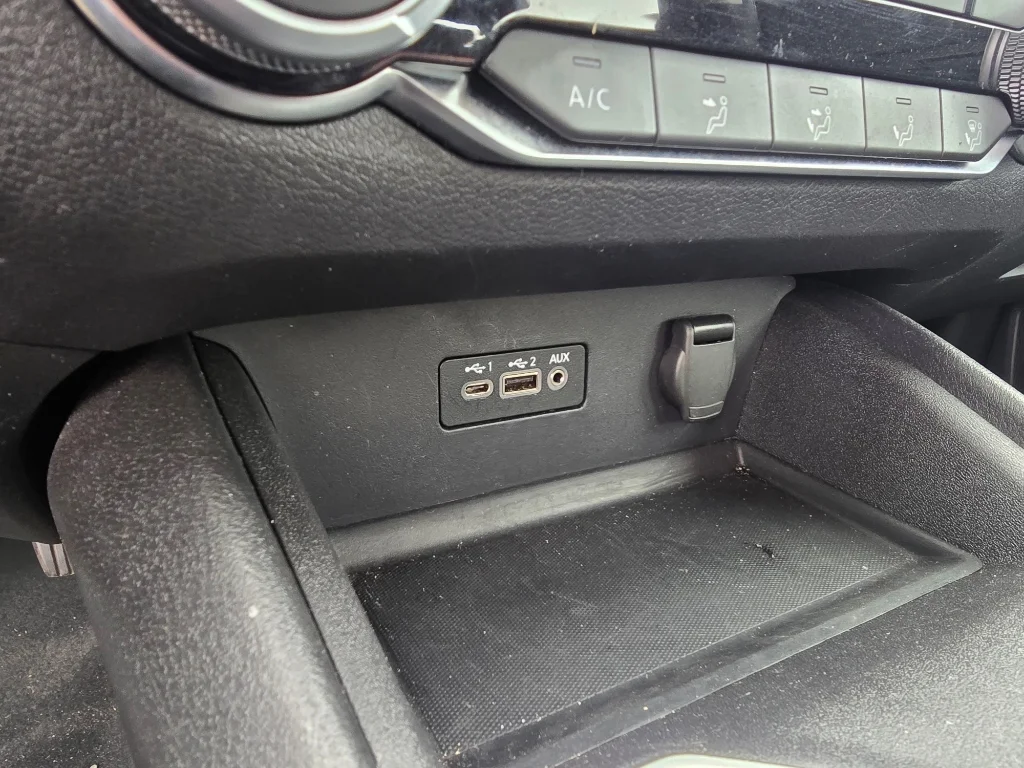 Used 2025 Glacier White Nissan SV image 19