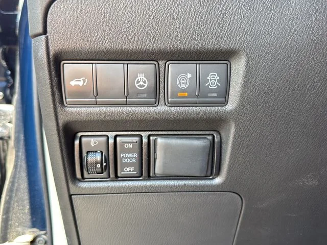 Used 2019 Blue Nissan Platinum image 31