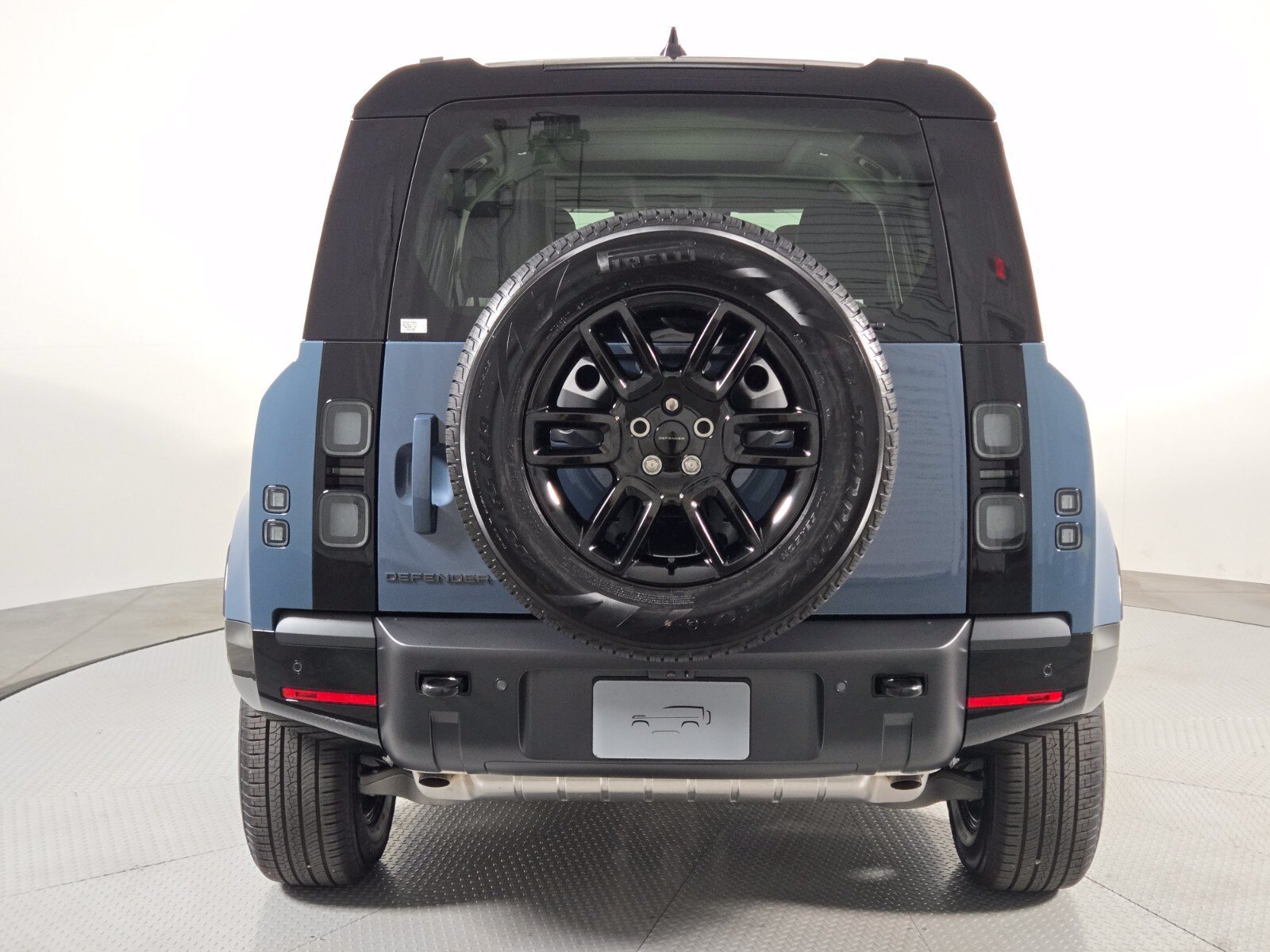 New 2026 Tasman Blue Land Rover X-Dynamic SE image 6