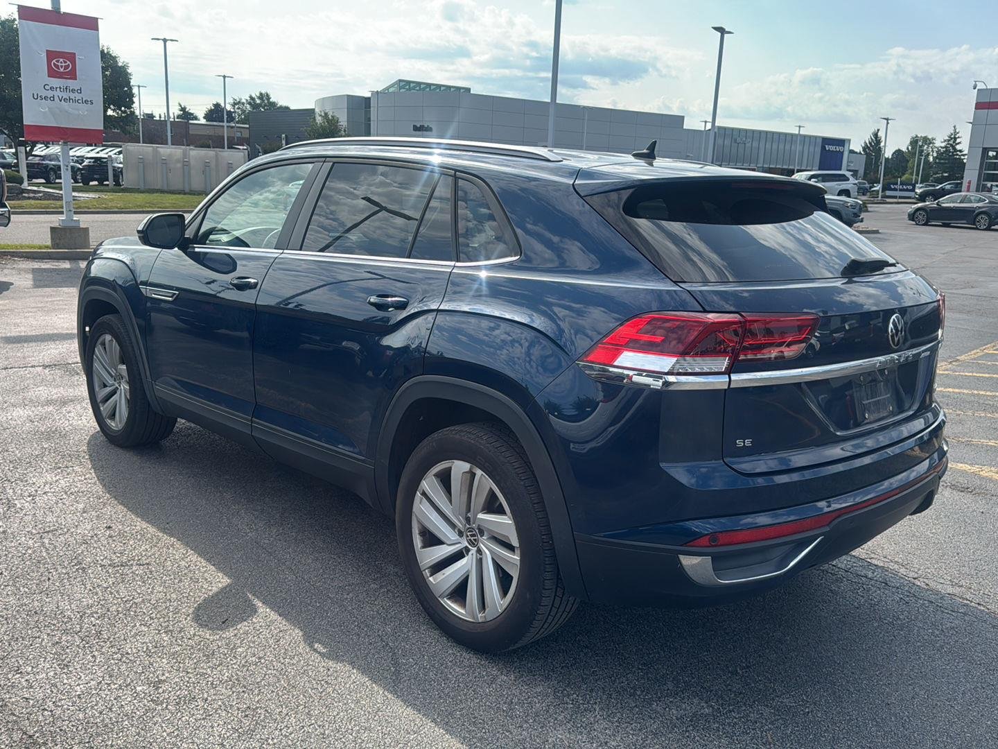 Used 2020  Volkswagen 2.0T SE w/Technology image 4