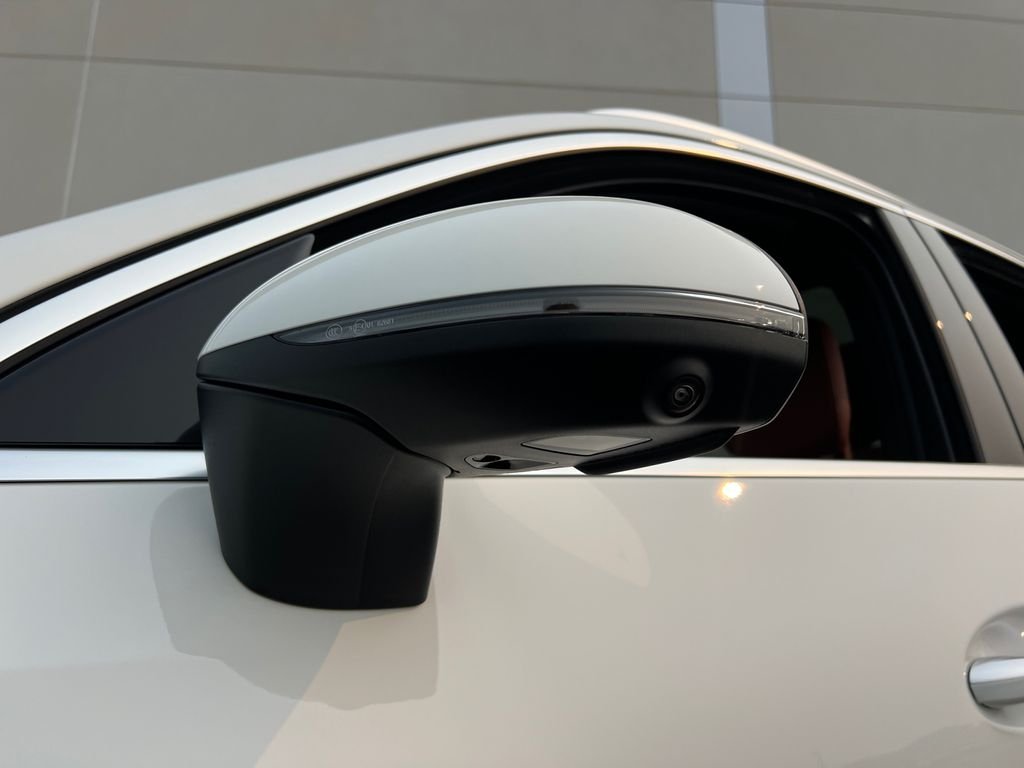 New 2026 Polar White Mercedes-Benz GLC 300 image 31