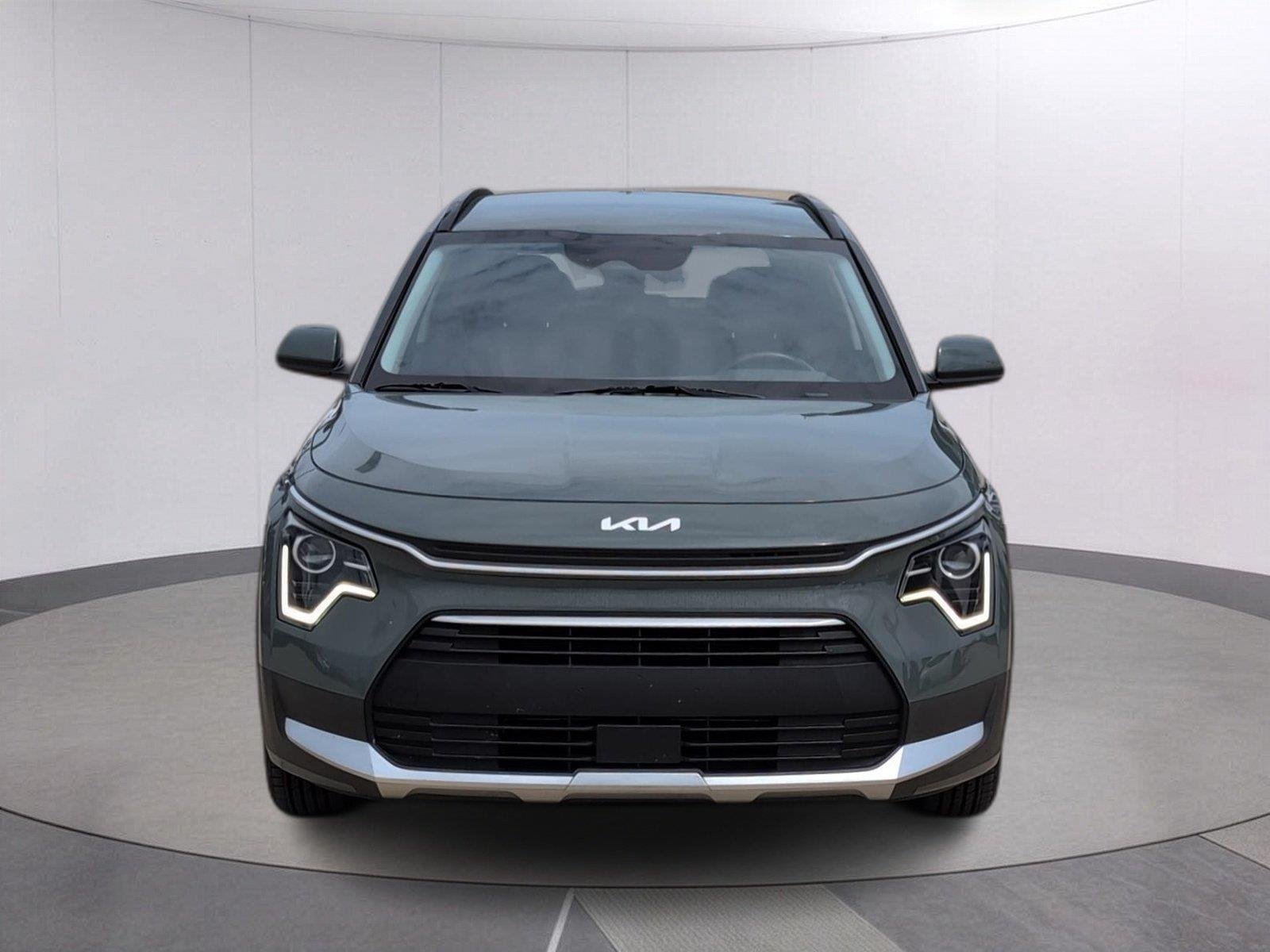 Used 2024 Cityscape Green Kia EX image 11