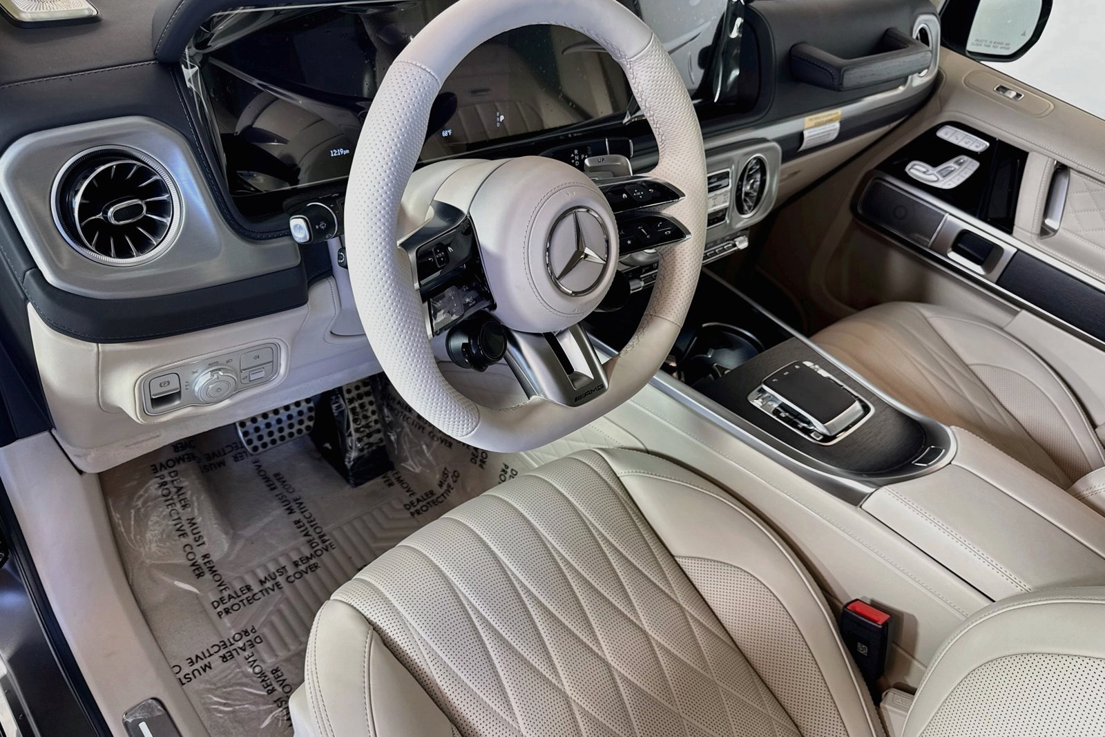 New 2027 MANUFAKTUR Monza Grey Magno Mercedes-Benz AMG® G 63 image 9