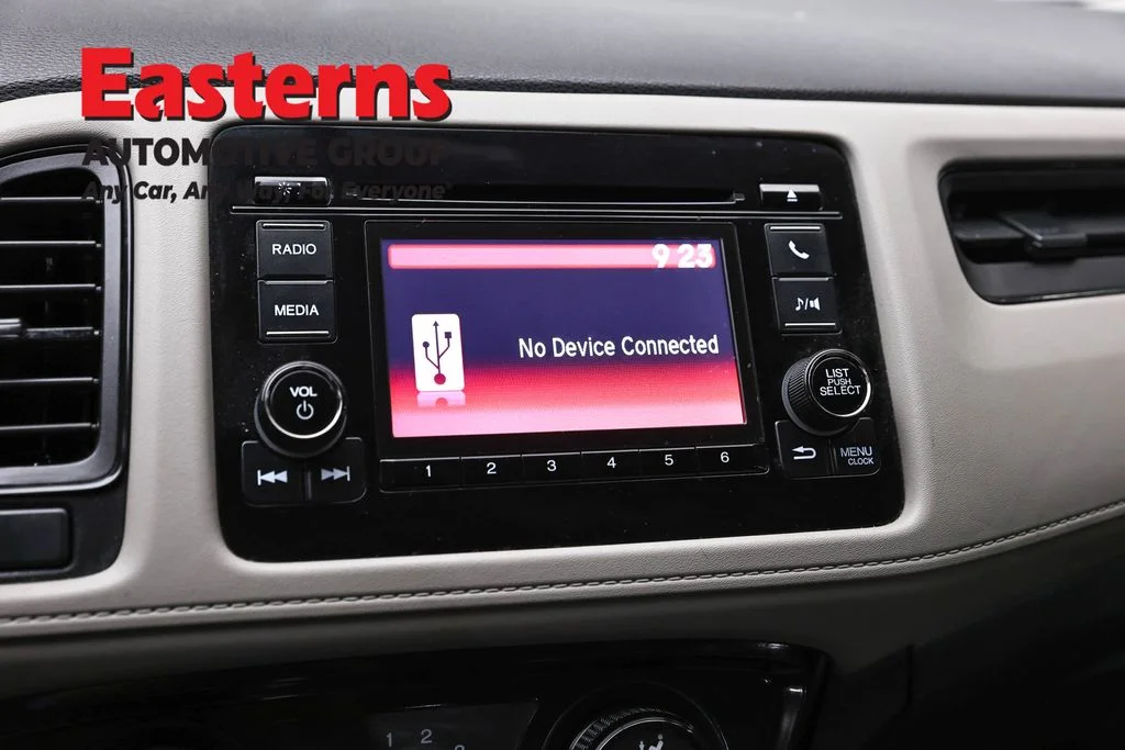 Used 2021 White Honda LX image 17