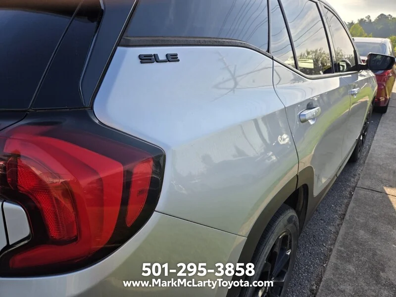 Used 2020 Quicksilver Metallic GMC SLE image 9