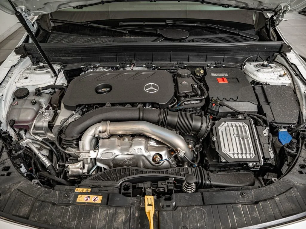New 2026 Polar White Mercedes-Benz GLB 250 image 37