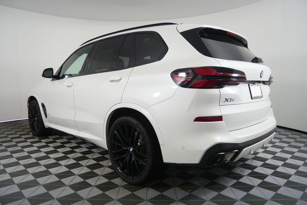 Used 2026 Mineral White Metallic BMW xDrive40i image 4