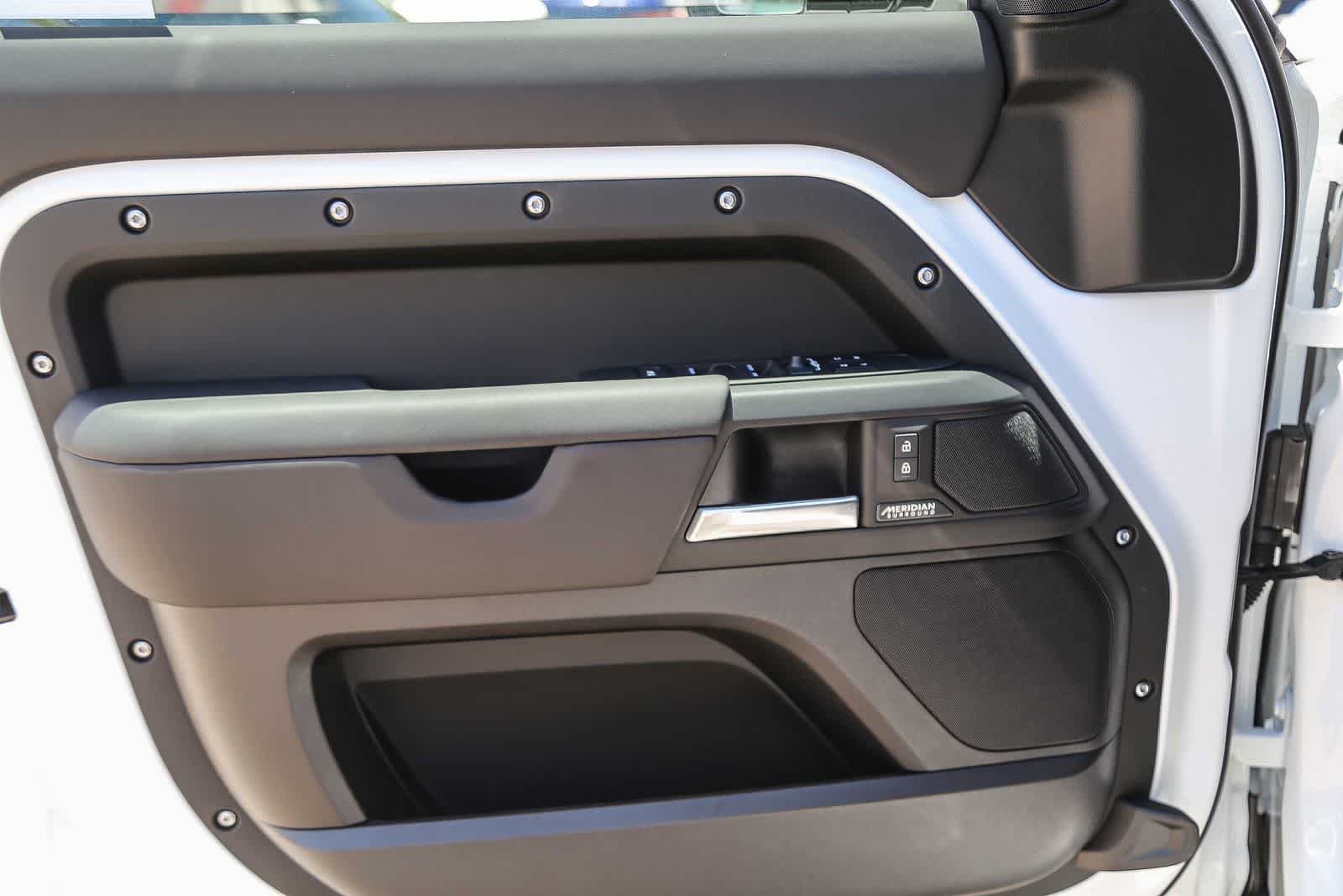 New 2026 Fuji White Land Rover X-Dynamic SE image 20