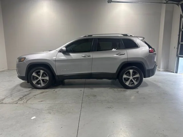 Used 2019 Silver Jeep Limited image 10
