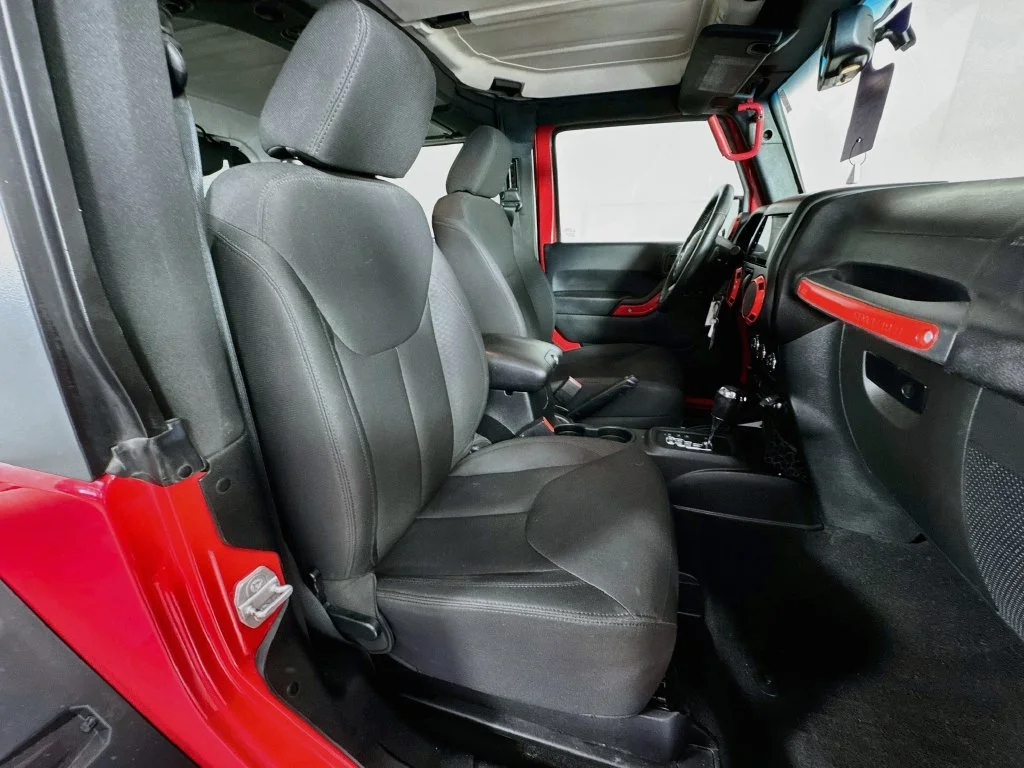 Used 2015 Red Jeep Sport image 29