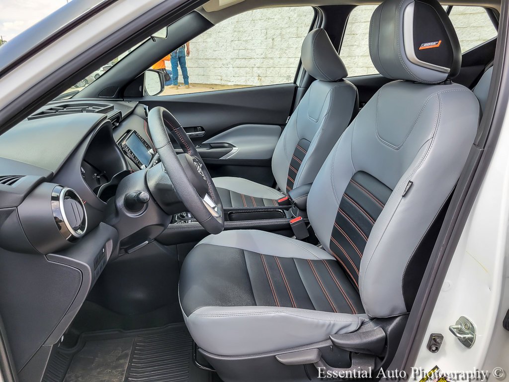 Used 2023 Aspen White Tricoat/Super Black Nissan SR image 8