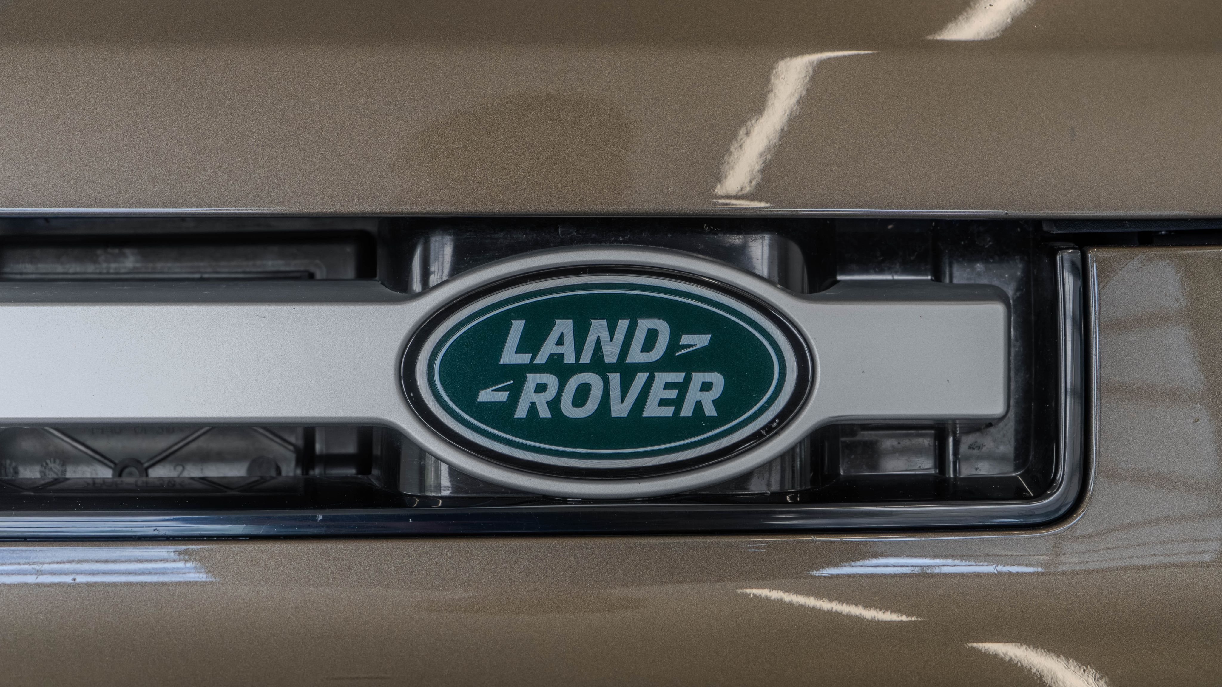 Used 2025 Gondwana Stone Metallic Land Rover S image 5