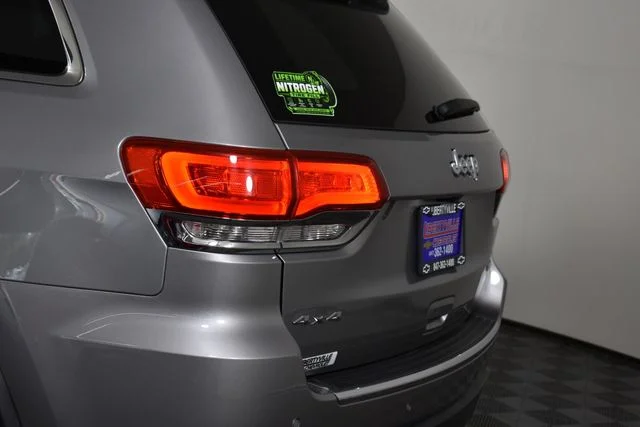 Used 2016 Silver Jeep Limited image 7
