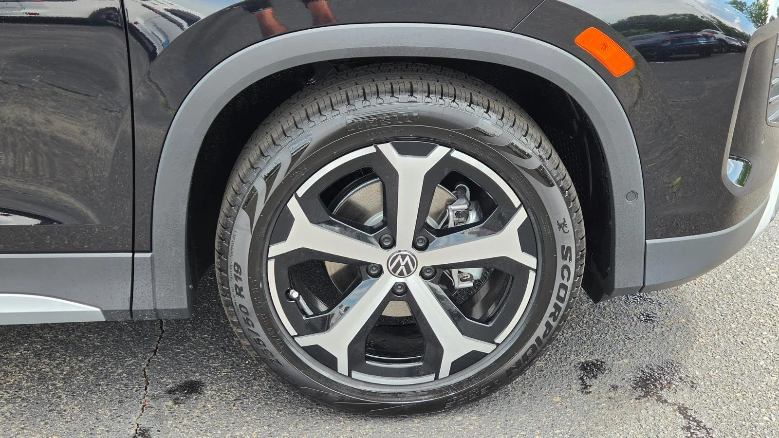 New 2026 Deep Black Pearl Volkswagen SE image 17