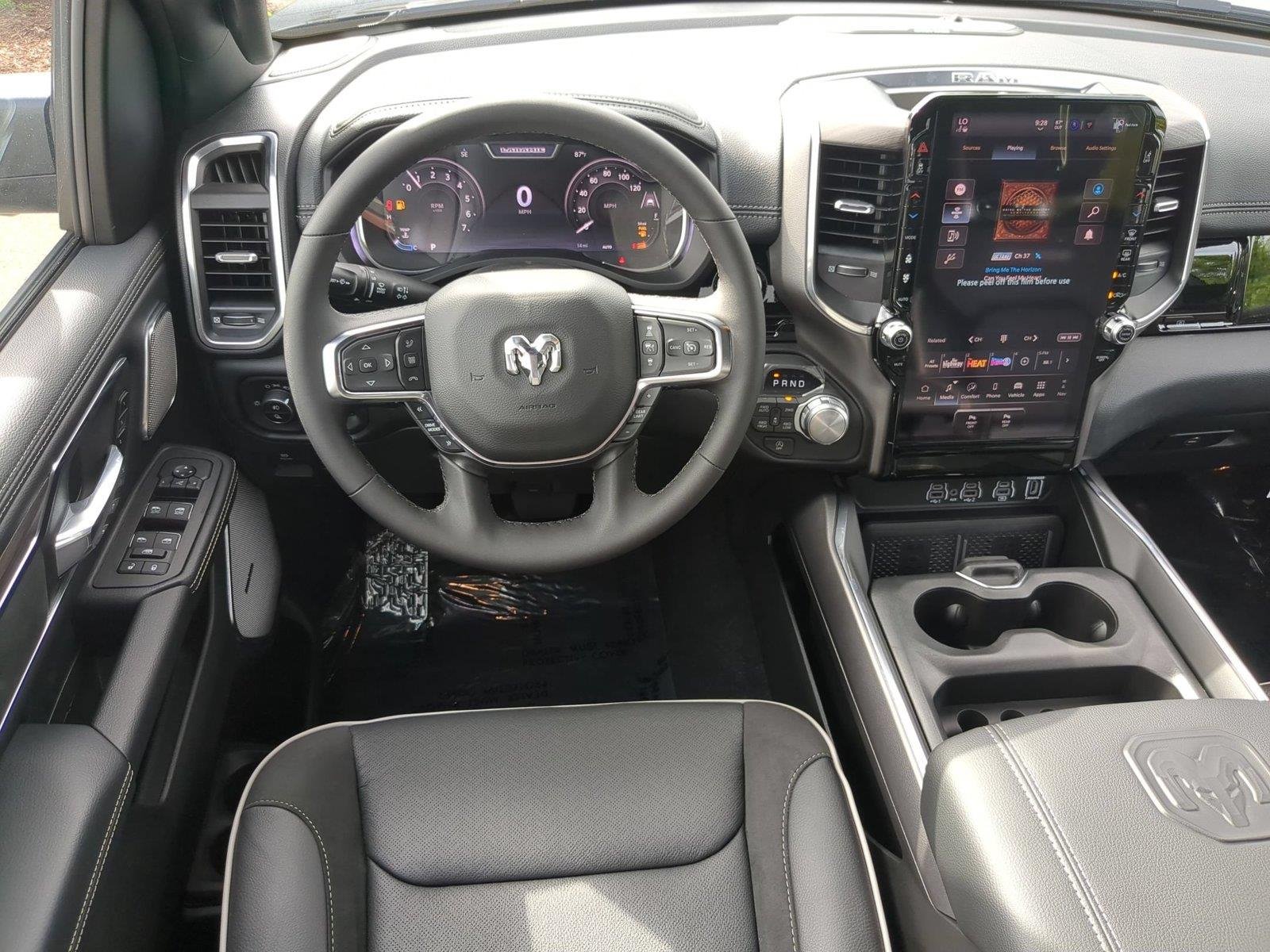 New 2026 Diamond Black Crystal Pearl-Coat Exterior Paint RAM Laramie image 28