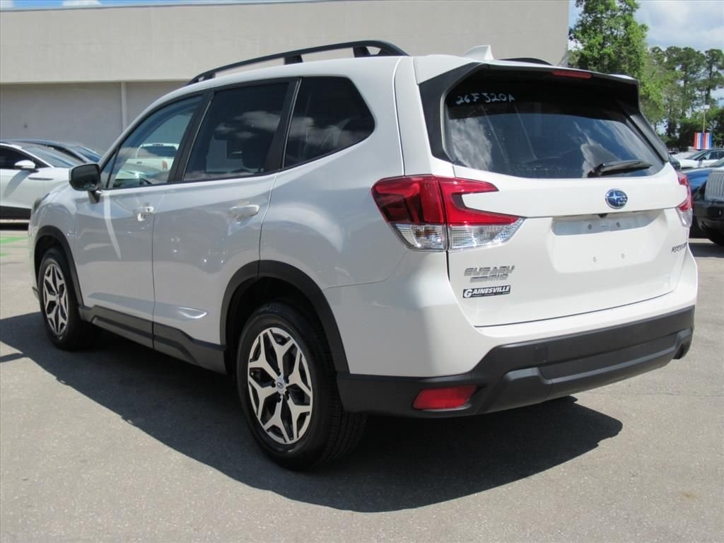 Used 2022 White Subaru Premium image 5