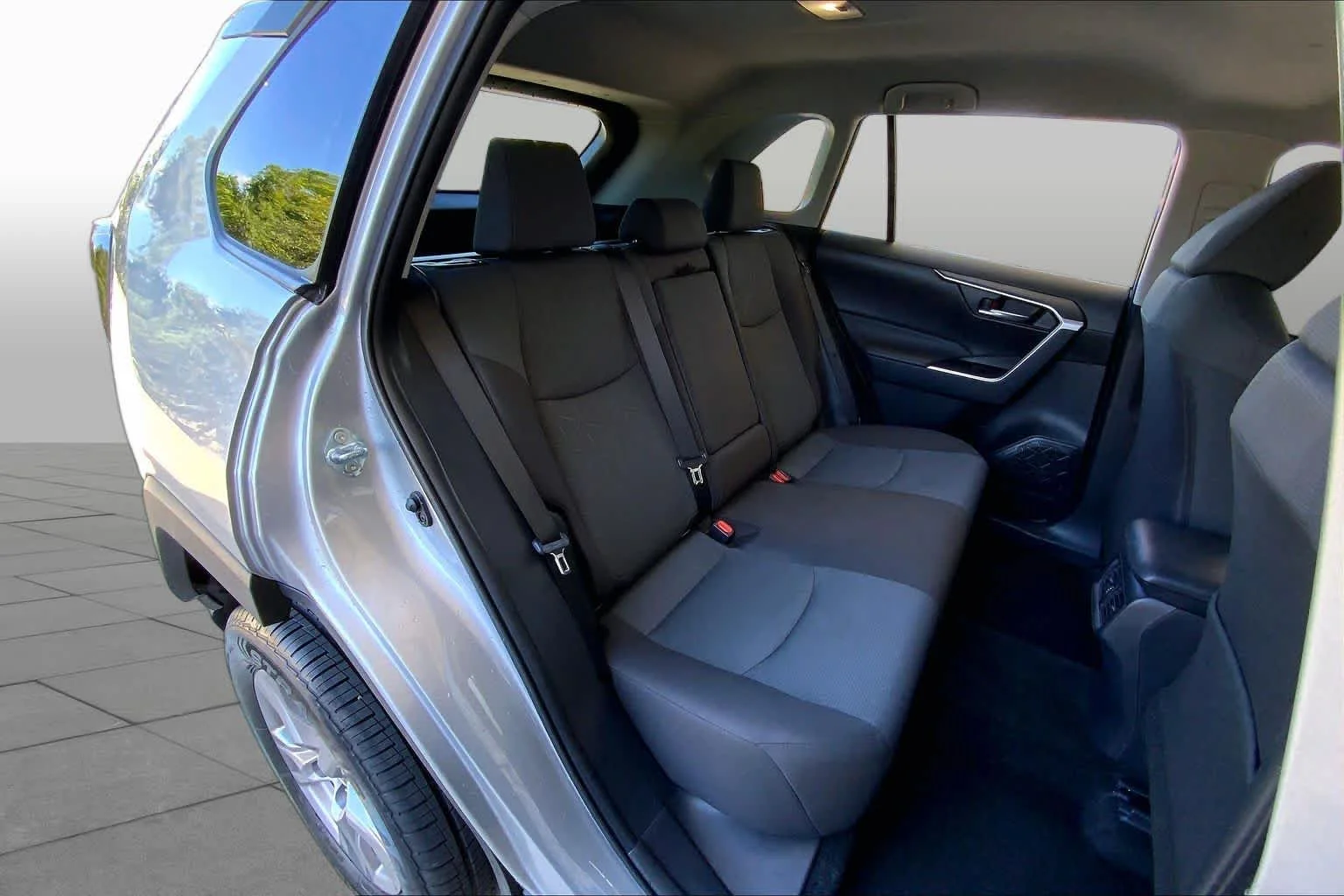 Used 2025 Silver Sky Metallic Toyota XLE image 19