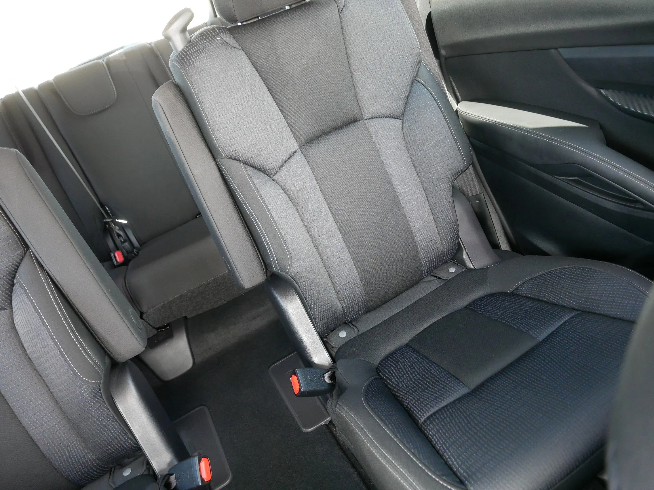 Used 2025 Cosmic Blue Pearl Subaru Premium image 14