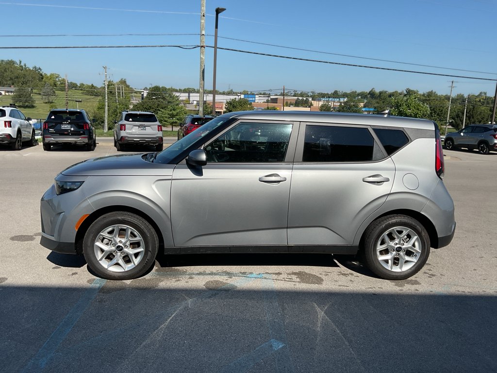 2023 Kia Soul LX photo 4