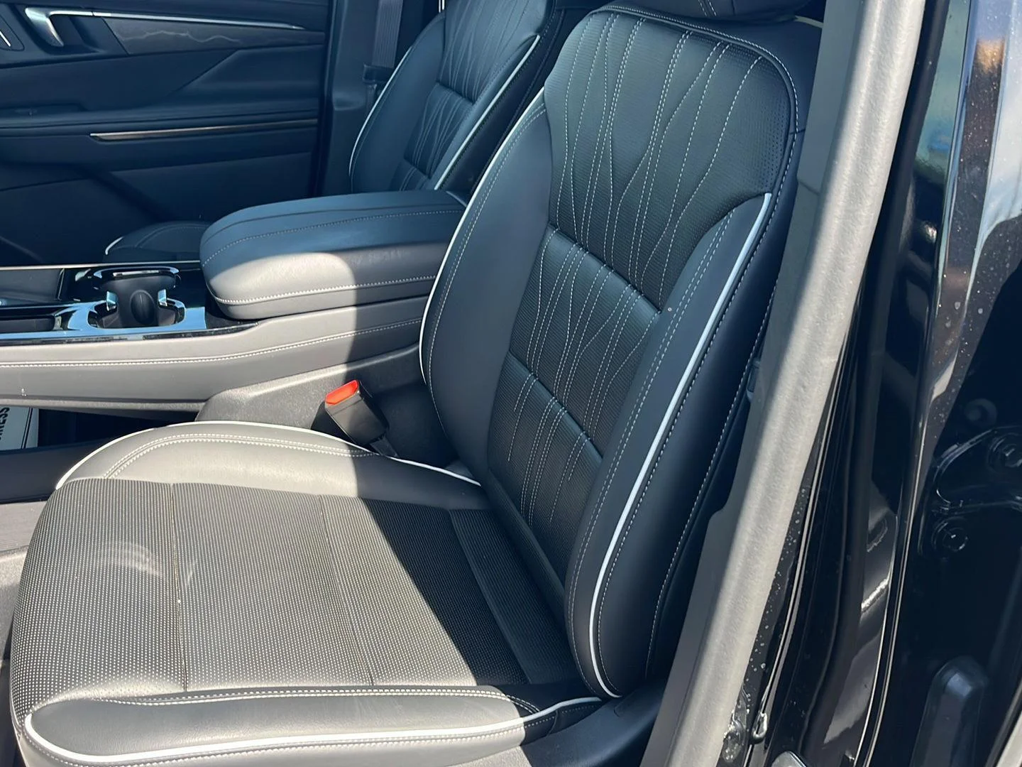 Used 2025 Ebony Twilight Metallic Buick Avenir image 23