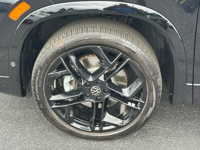 Certified Used 2025 Black Volkswagen 2.0T SE R-Line Black image 10