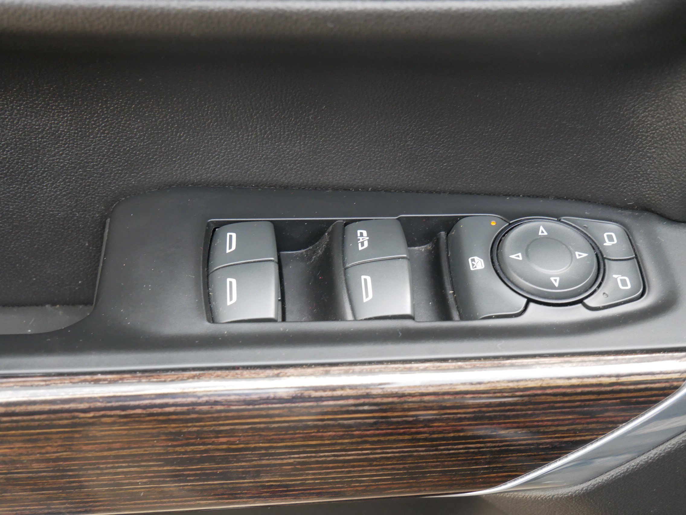 Used 2021 Onyx Black GMC Elevation image 18