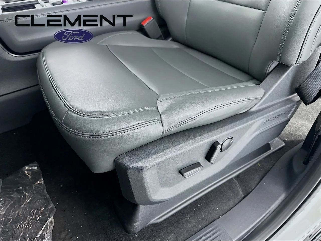 New 2026 Star White Metallic Tri-Coat Ford MAX Active image 25