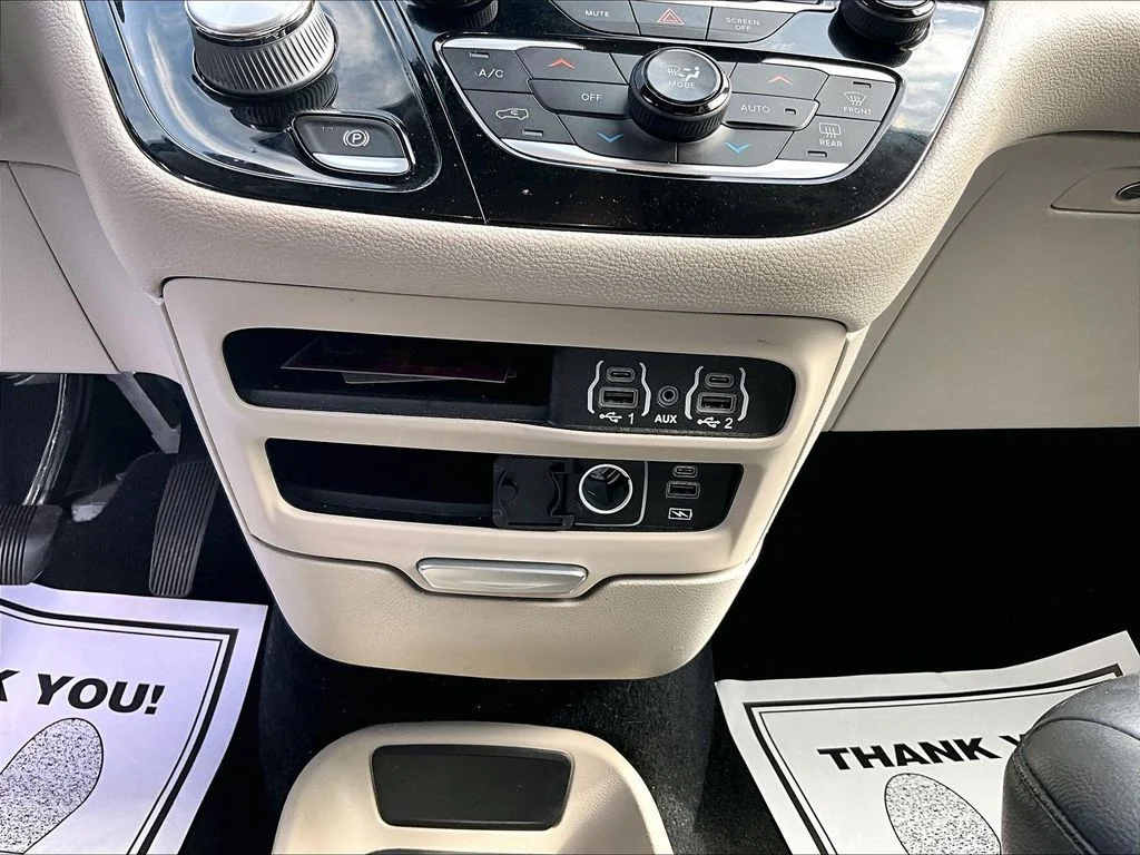 Used 2022 White Chrysler Touring L image 31