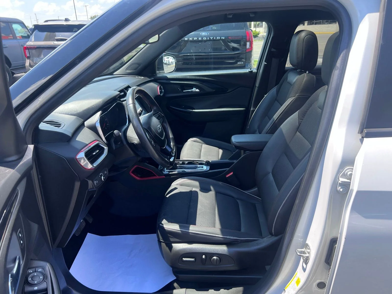 Used 2021 Iridescent Pearl Tricoat Chevrolet RS image 27