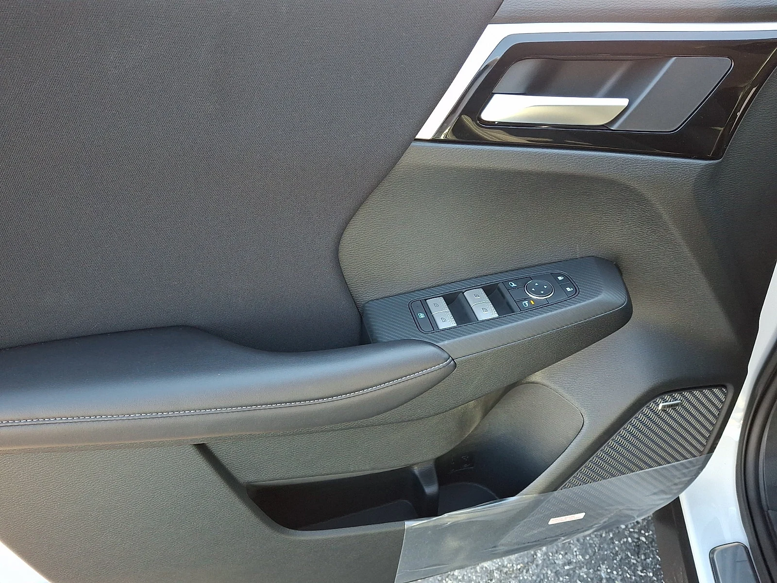New 2026 White Mitsubishi ES image 12