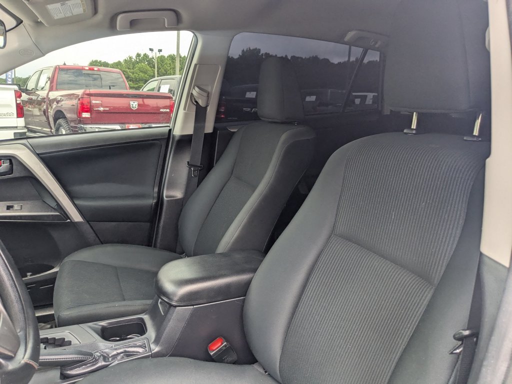 Used 2018  Toyota LE image 14
