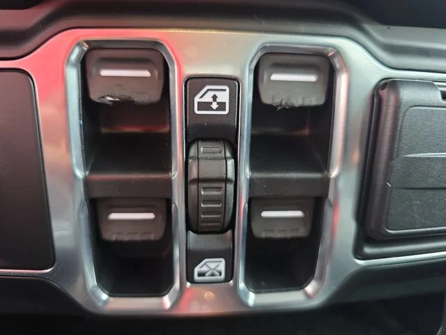 Used 2020 Gray Jeep Unlimited Sport Altitude image 28