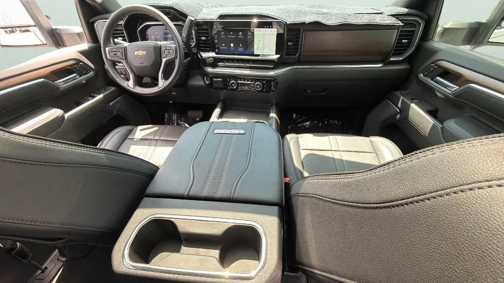 Used 2024 Summit White Chevrolet High Country image 34