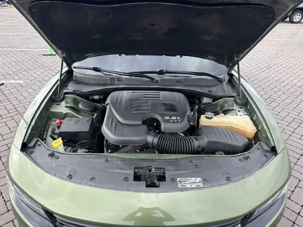 Used 2023 Green Dodge SXT image 9