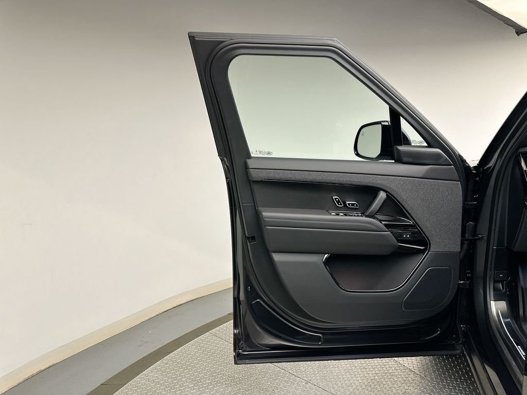 New 2026 Carpathian Grey Land Rover Dynamic SE image 9
