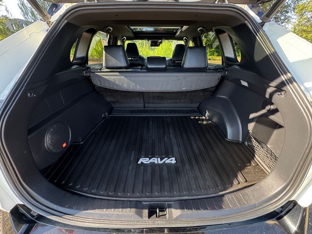 Used 2021 Blizzard Pearl Toyota XSE image 9