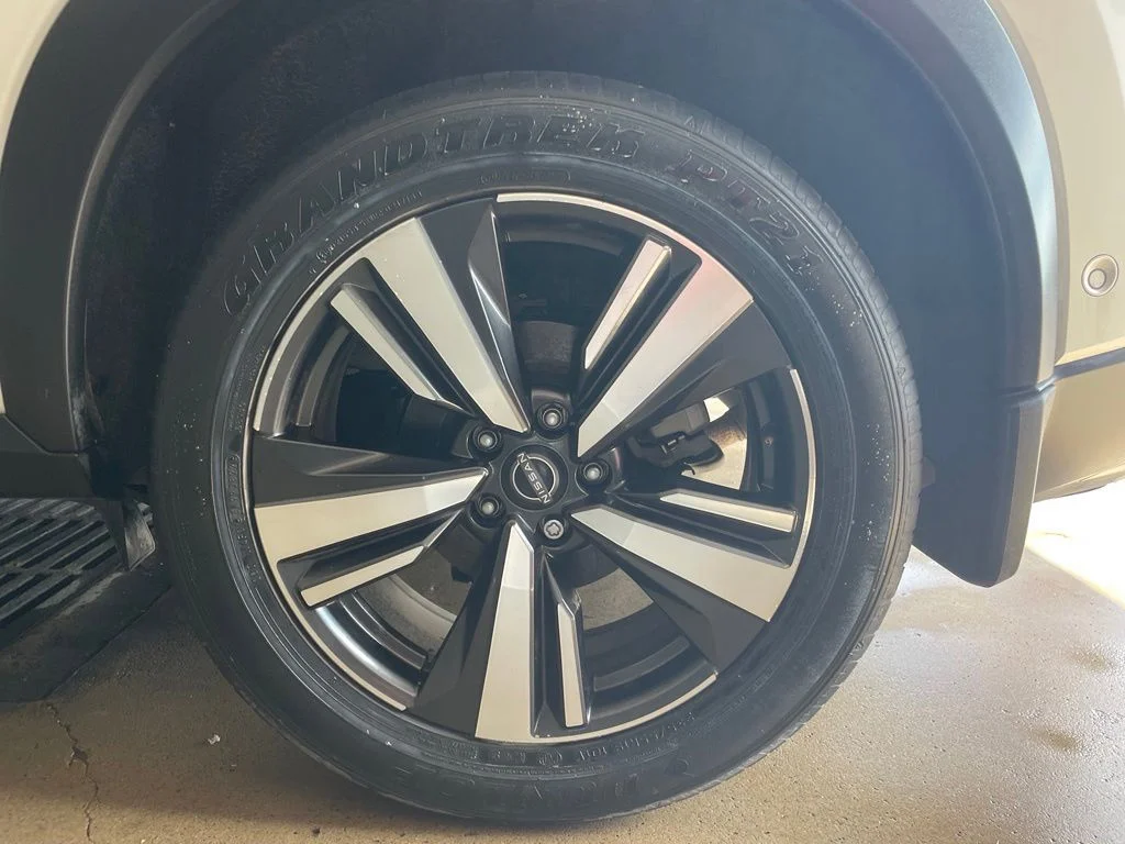 Used 2023 White Nissan Platinum image 18