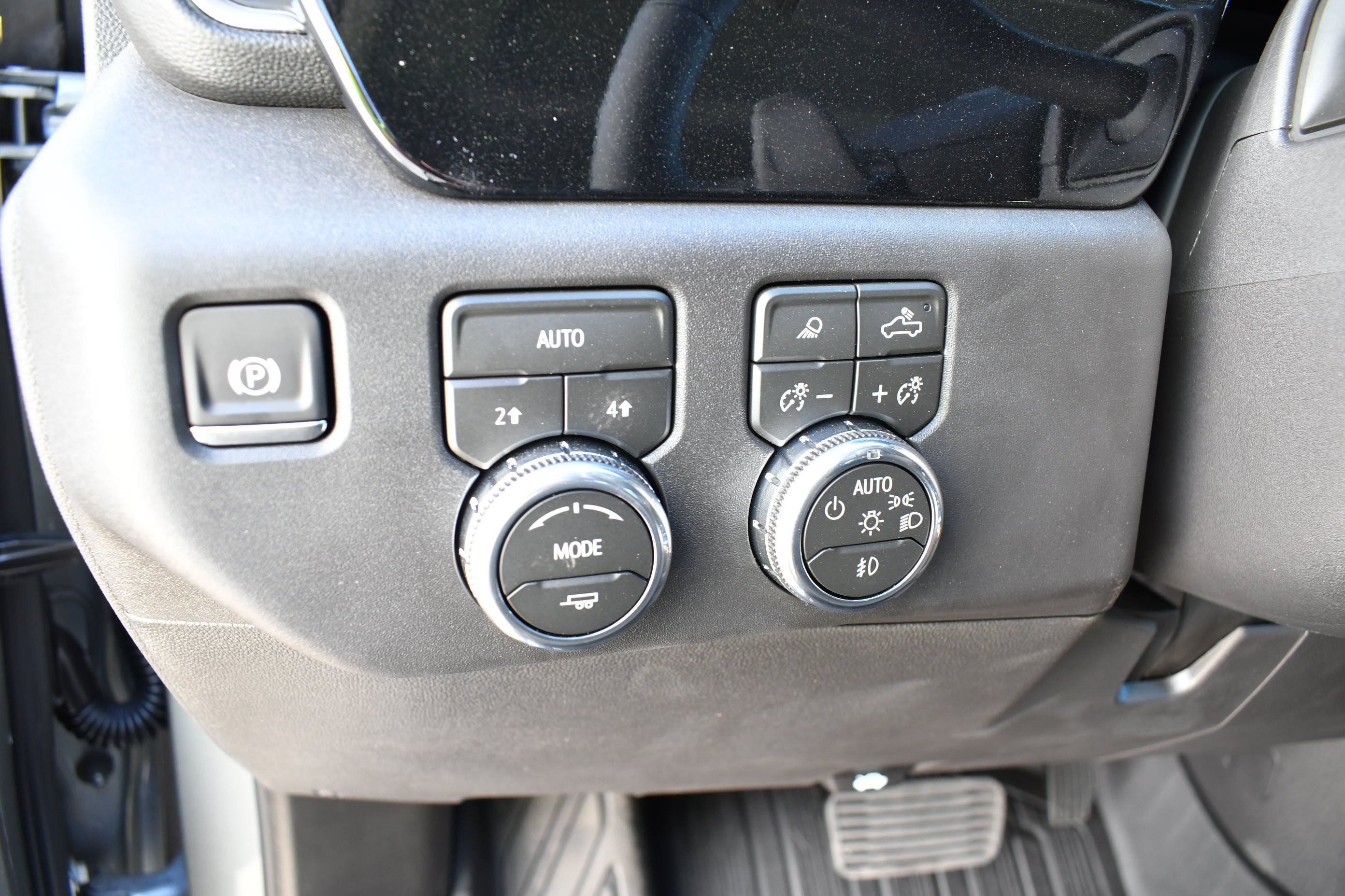 New 2026 Sterling Metallic GMC Elevation image 17