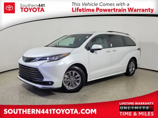 2025 Toyota Sienna XLE 8-Passenger Hybrid FWD's photo