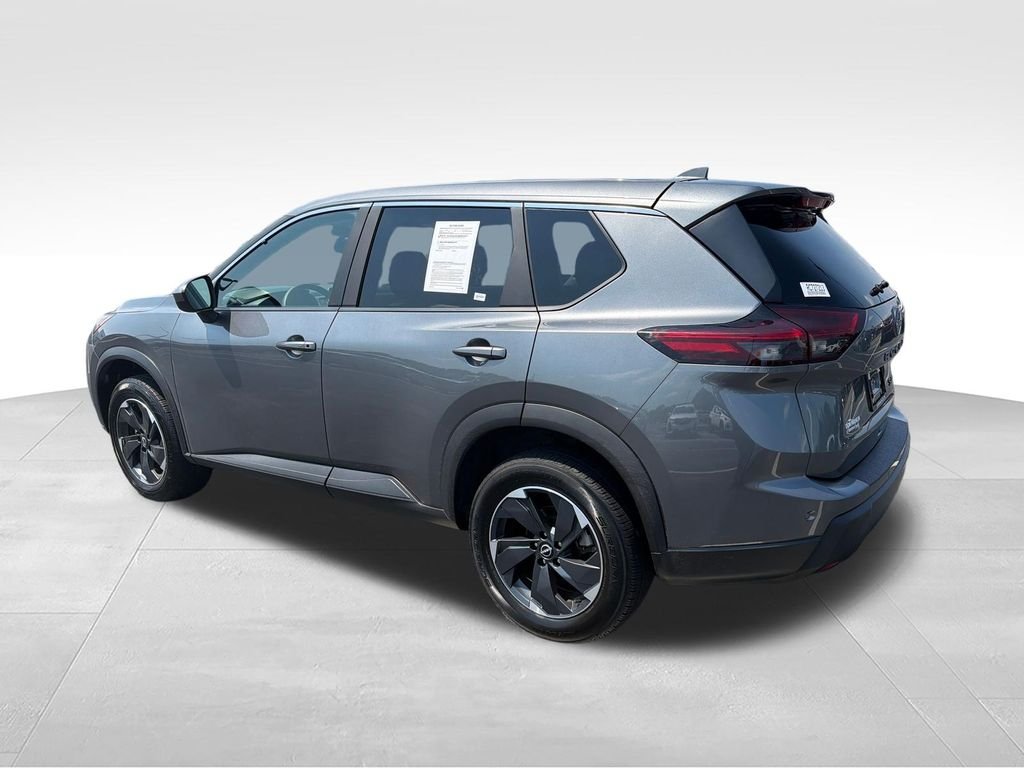 Used 2024 Gray Nissan SV image 3