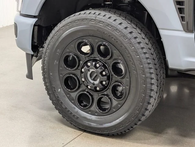 New 2026 Glacier Gray Metallic Tri-Coat Ford F-250® Lariat® image 40