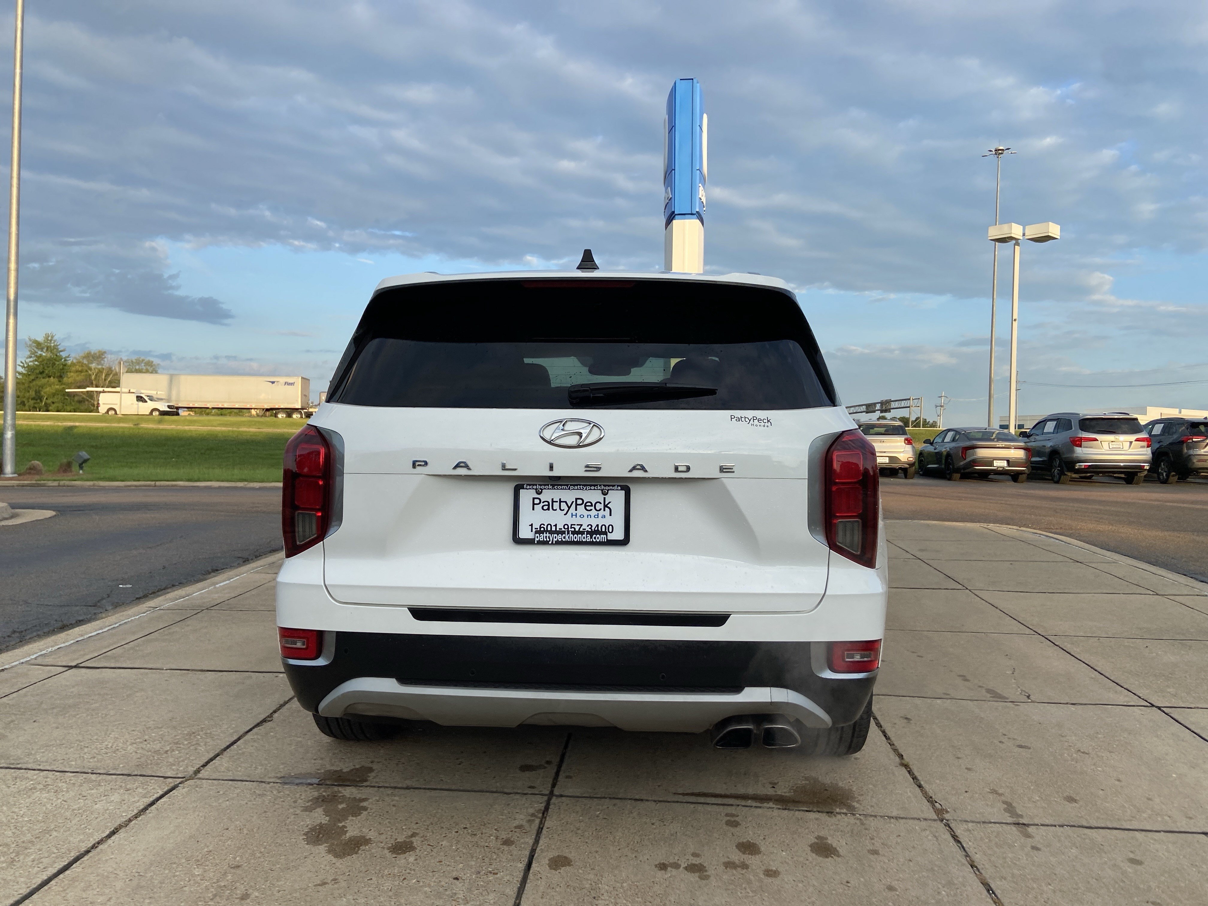Used 2020 Hyper White Hyundai SEL image 10