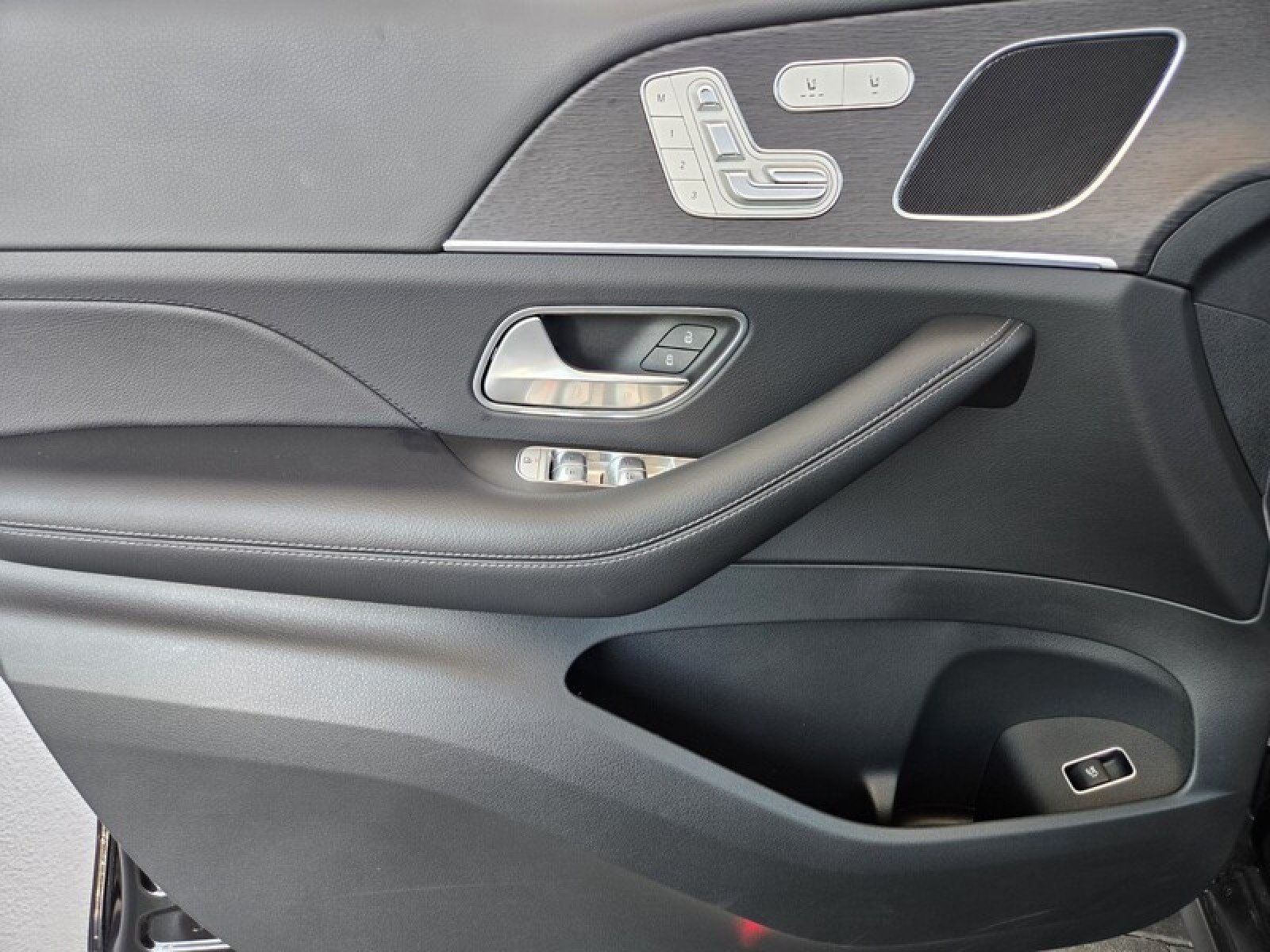 Certified Used 2026 Obsidian Black Metallic Mercedes-Benz GLE 350 image 23